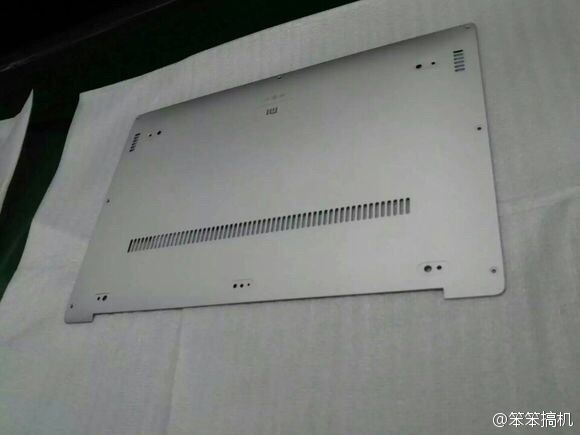 小米筆記本？看樣子面板是鋁模具