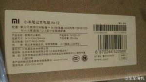 小米筆記本？看樣子面板是鋁模具